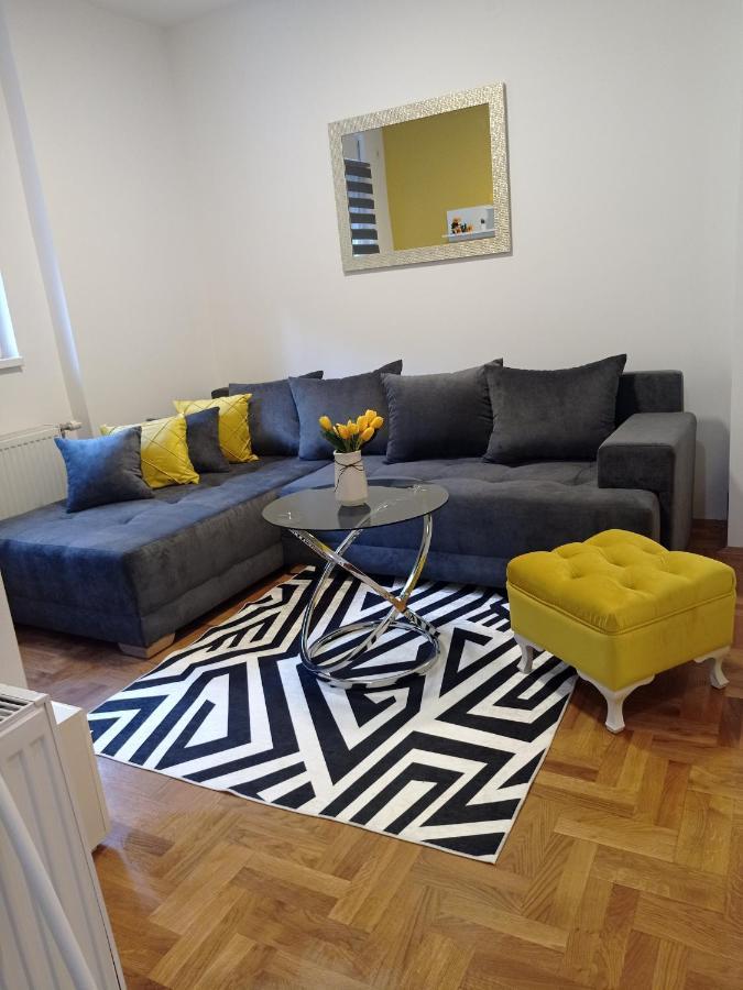 Apartman Sunflower สเรมสกา มิโตรวิตซา ภายนอก รูปภาพ