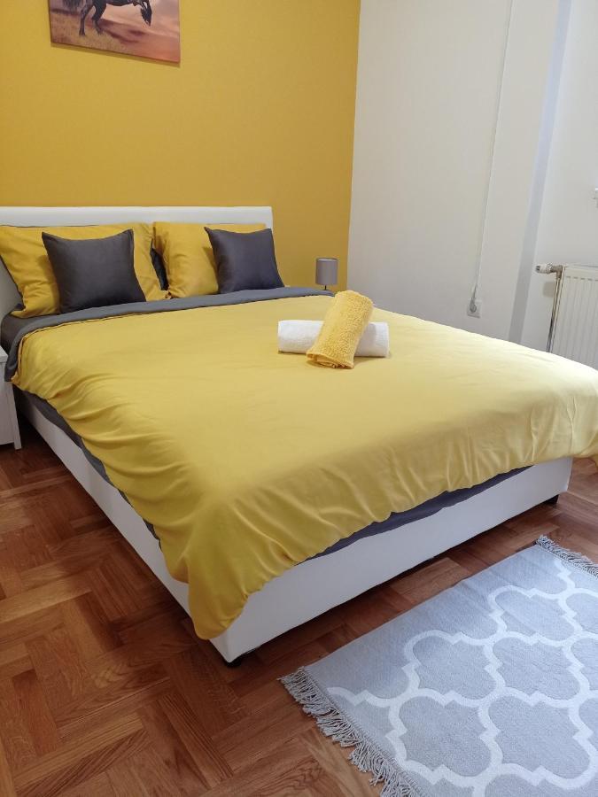 Apartman Sunflower สเรมสกา มิโตรวิตซา ภายนอก รูปภาพ