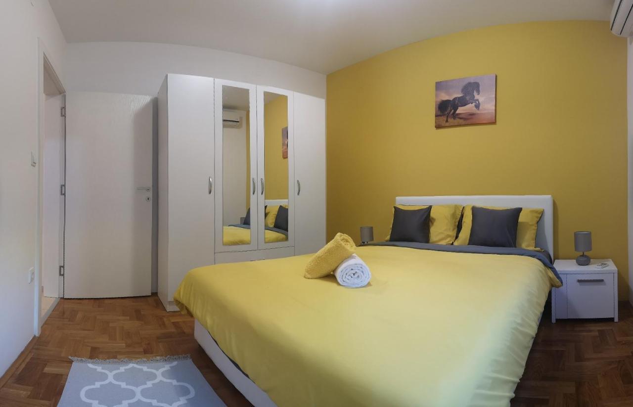 Apartman Sunflower สเรมสกา มิโตรวิตซา ภายนอก รูปภาพ