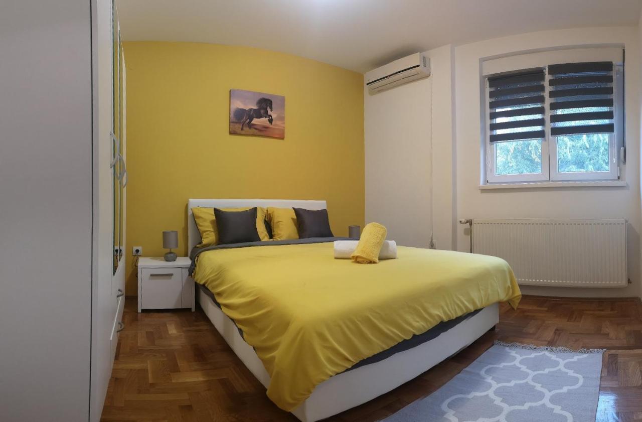 Apartman Sunflower สเรมสกา มิโตรวิตซา ภายนอก รูปภาพ