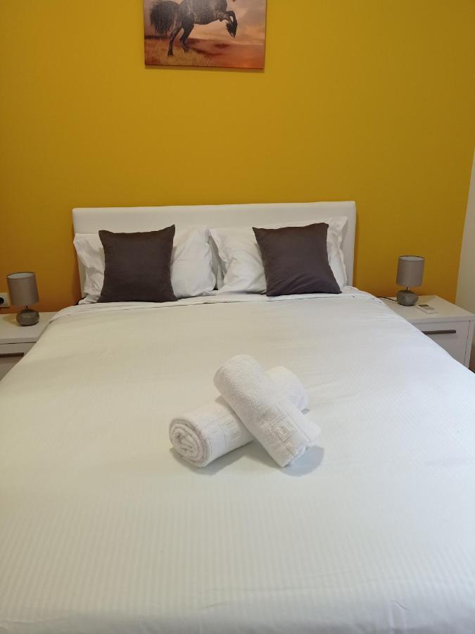 Apartman Sunflower สเรมสกา มิโตรวิตซา ภายนอก รูปภาพ