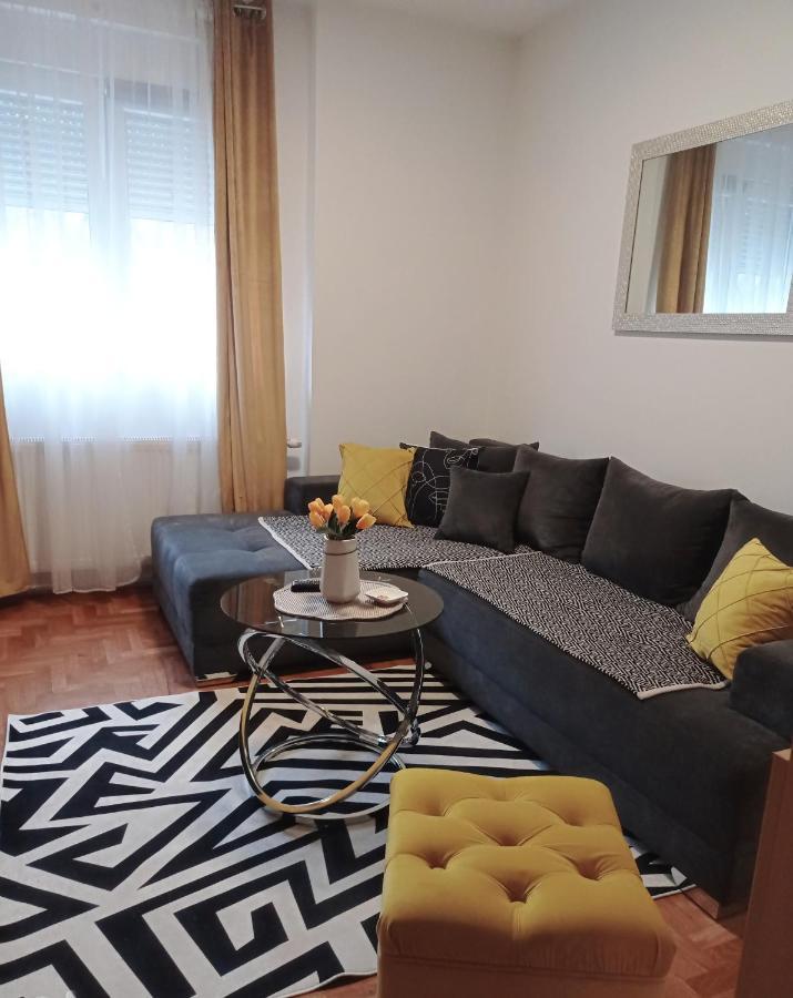 Apartman Sunflower สเรมสกา มิโตรวิตซา ภายนอก รูปภาพ