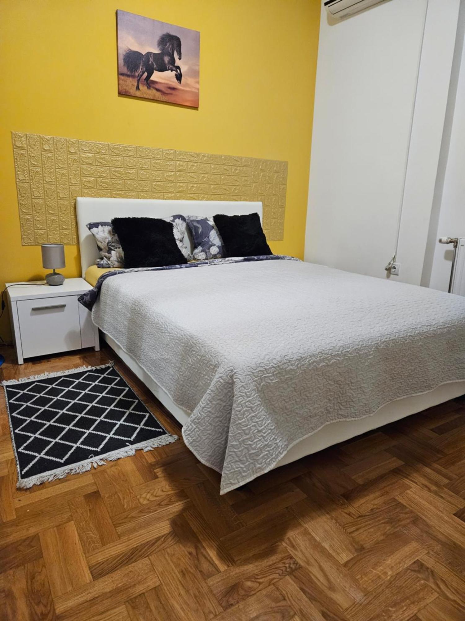 Apartman Sunflower สเรมสกา มิโตรวิตซา ภายนอก รูปภาพ